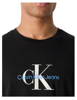 Camiseta Distressed Calvin Klein