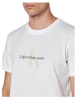 Camiseta Distressed Calvin Klein