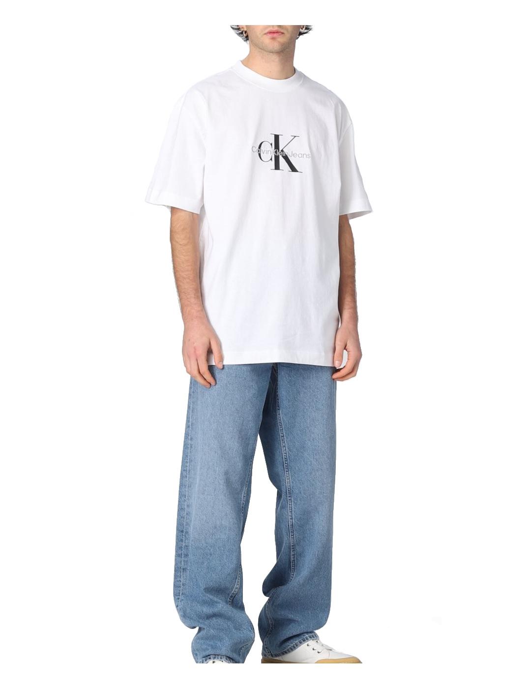 Camiseta Oversize Monologo Calvin Klein