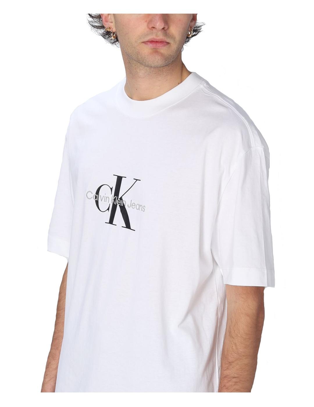 Camiseta Oversize Monologo Calvin Klein