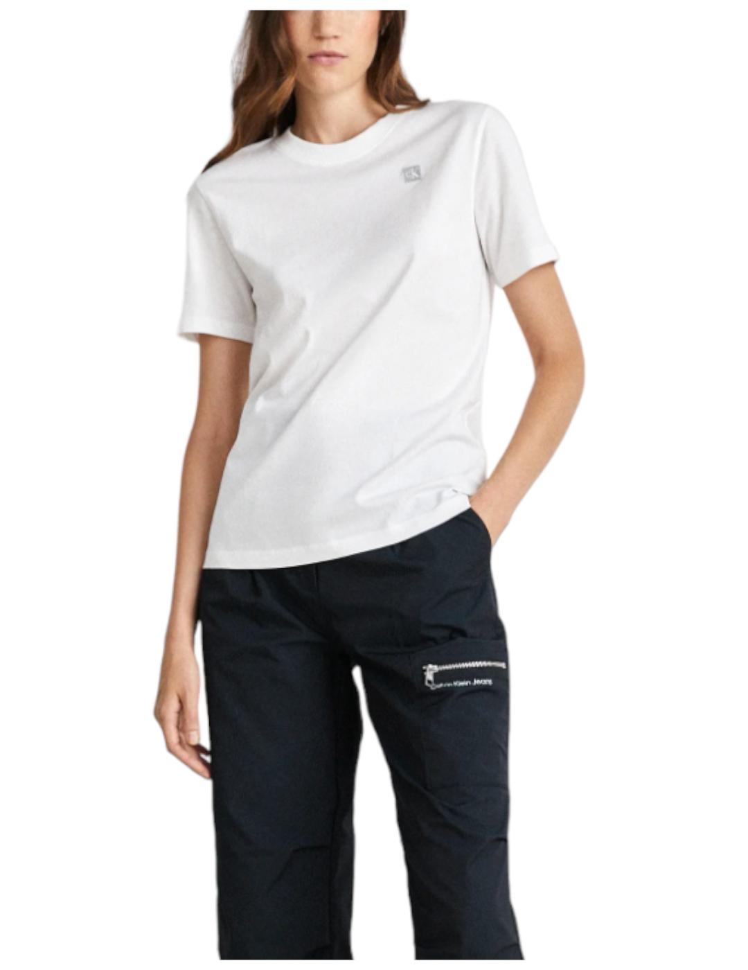 Camiseta Embro Badge Calvin Klein