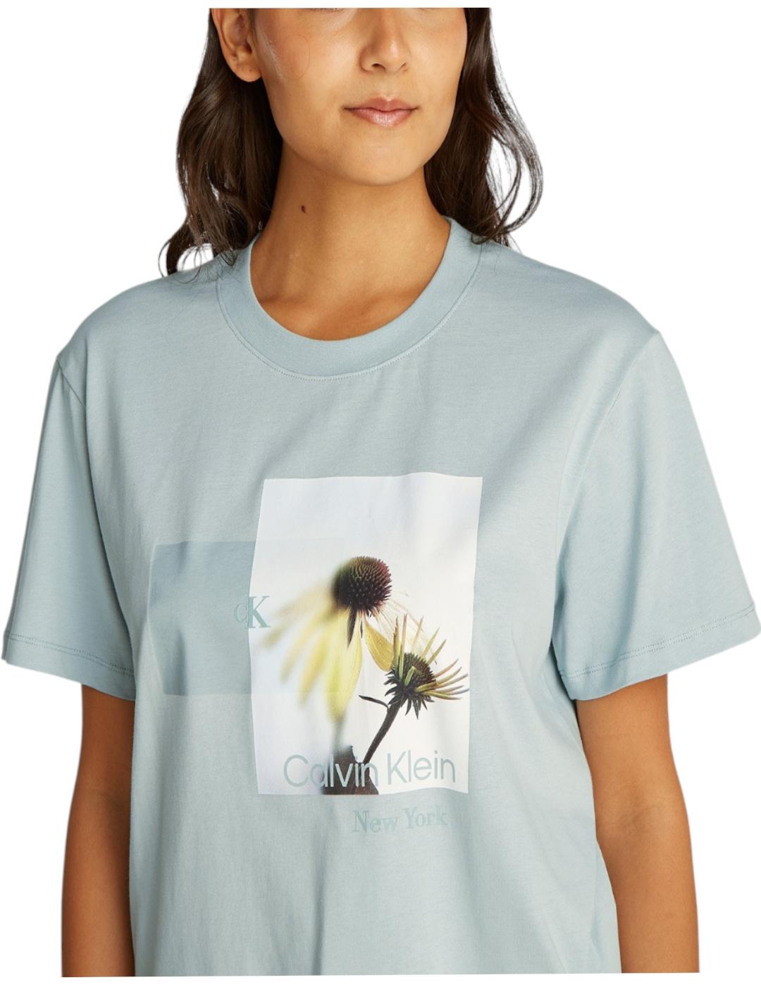 Camiseta Flower Graphic Calvin Klein