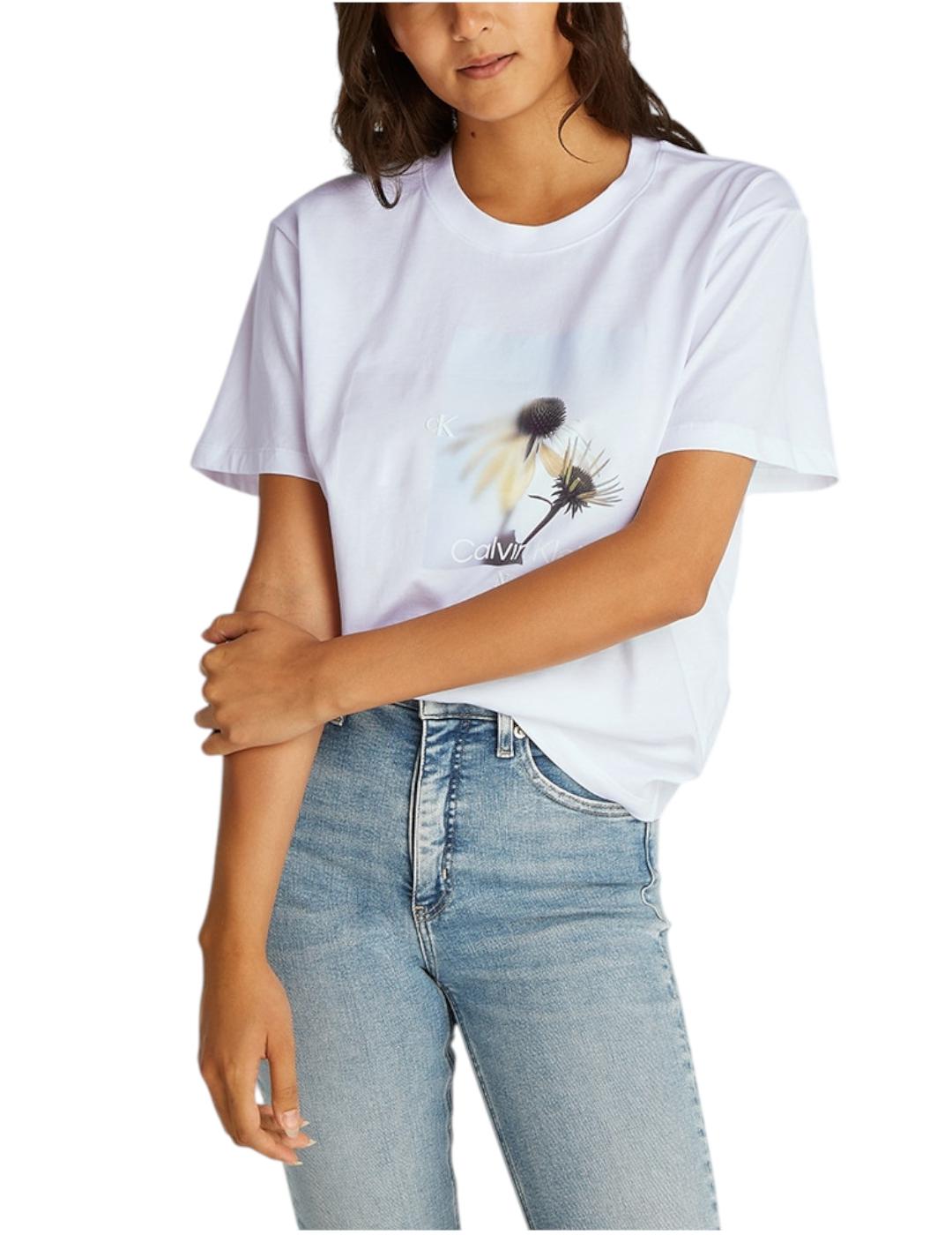 Camiseta Flower Graphic Calvin Klein