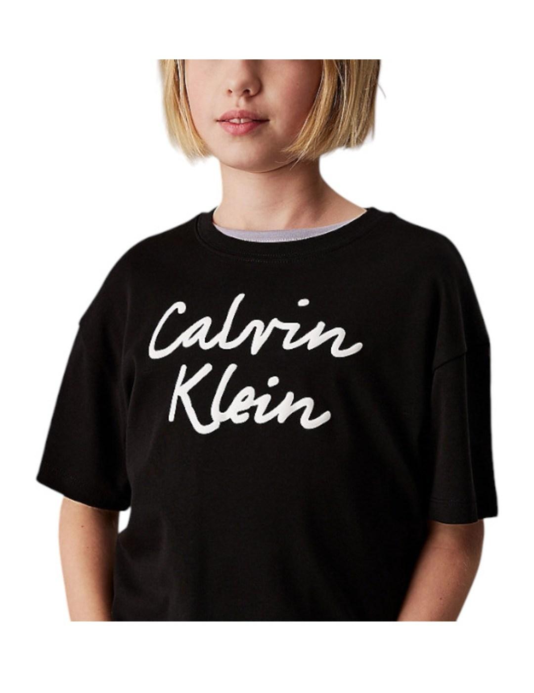 Camiseta Script Logo Calvin Klein