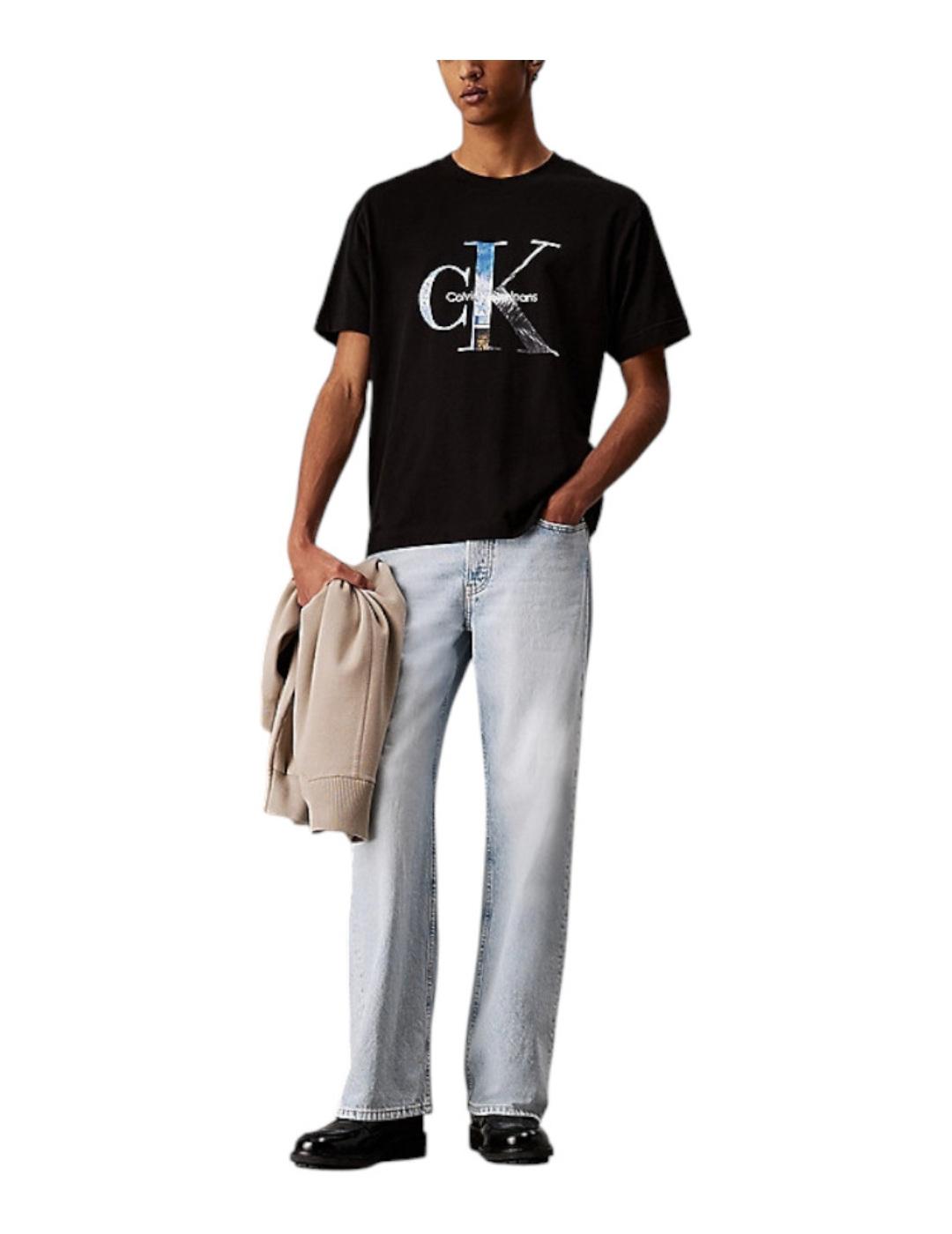 Camiseta Photo Monogram Calvin Klein
