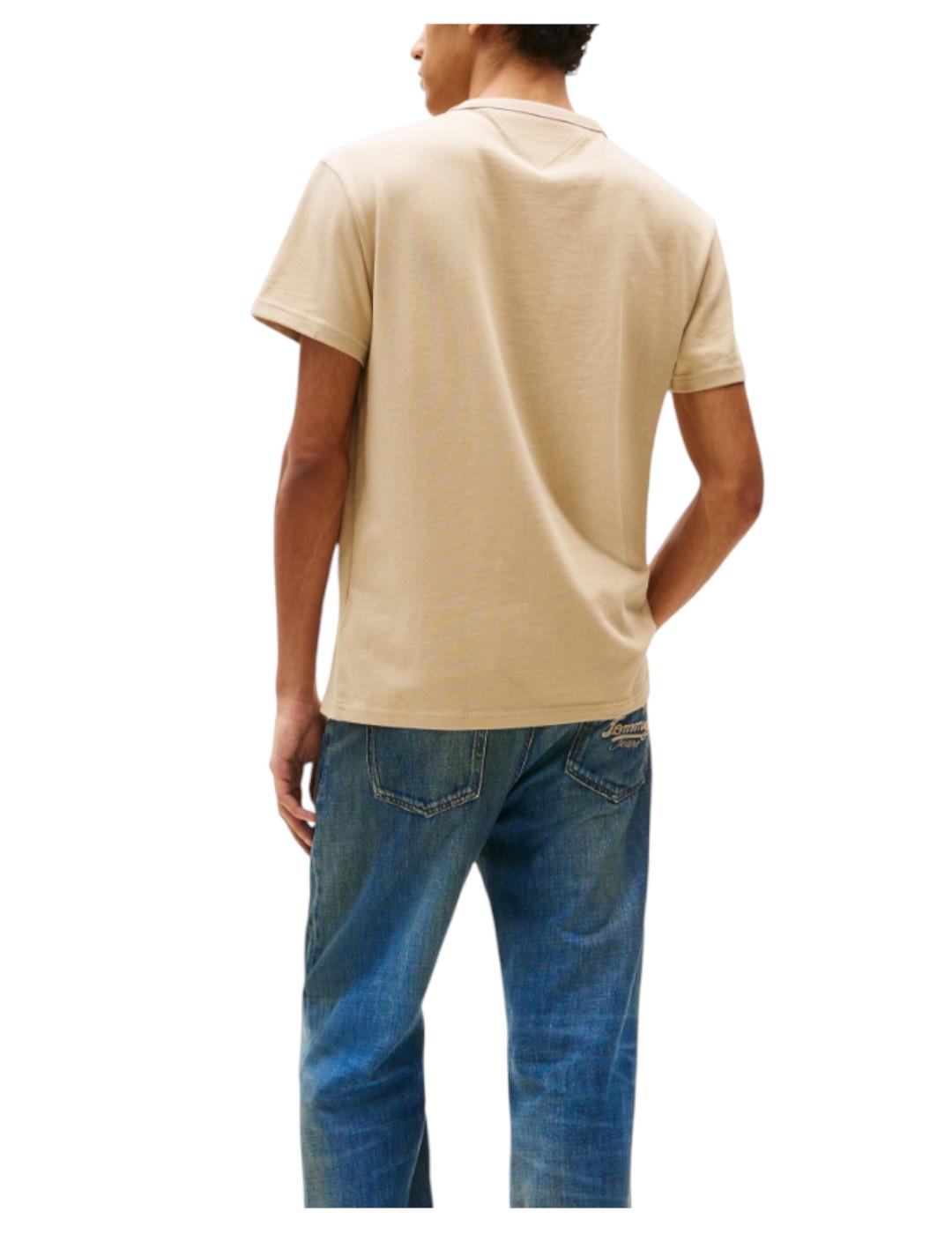 Camiseta Reg Badge Tommy Jeans