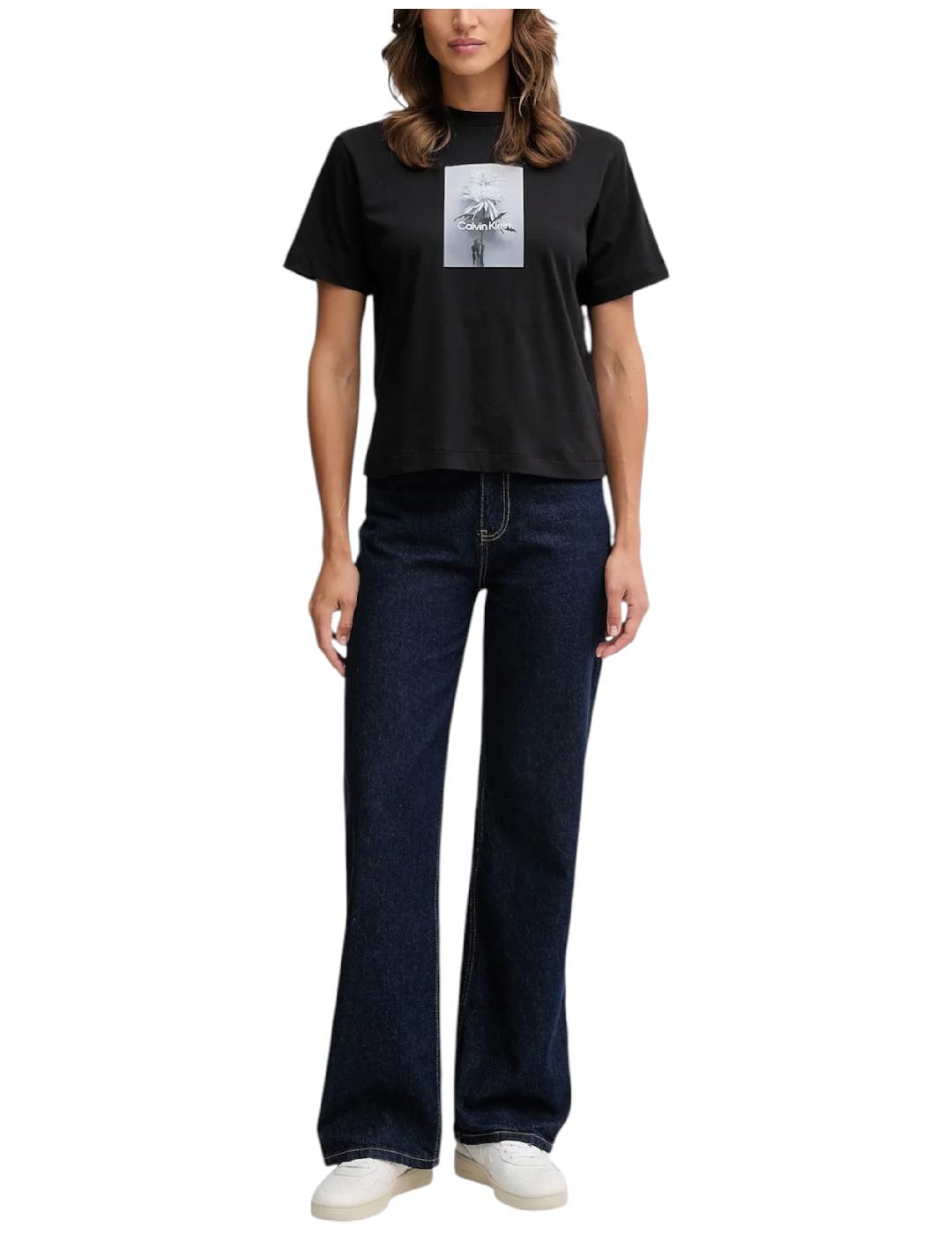 Camiseta boxed flower boxy Calvin Klein