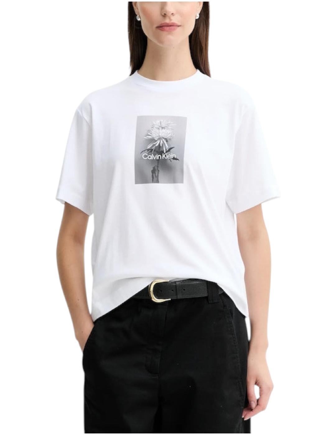 Camiseta boxed flower boxy Calvin Klein