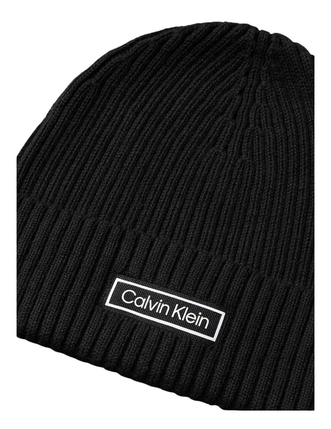 Gorro patch chunky rib cotton Calvin Klein