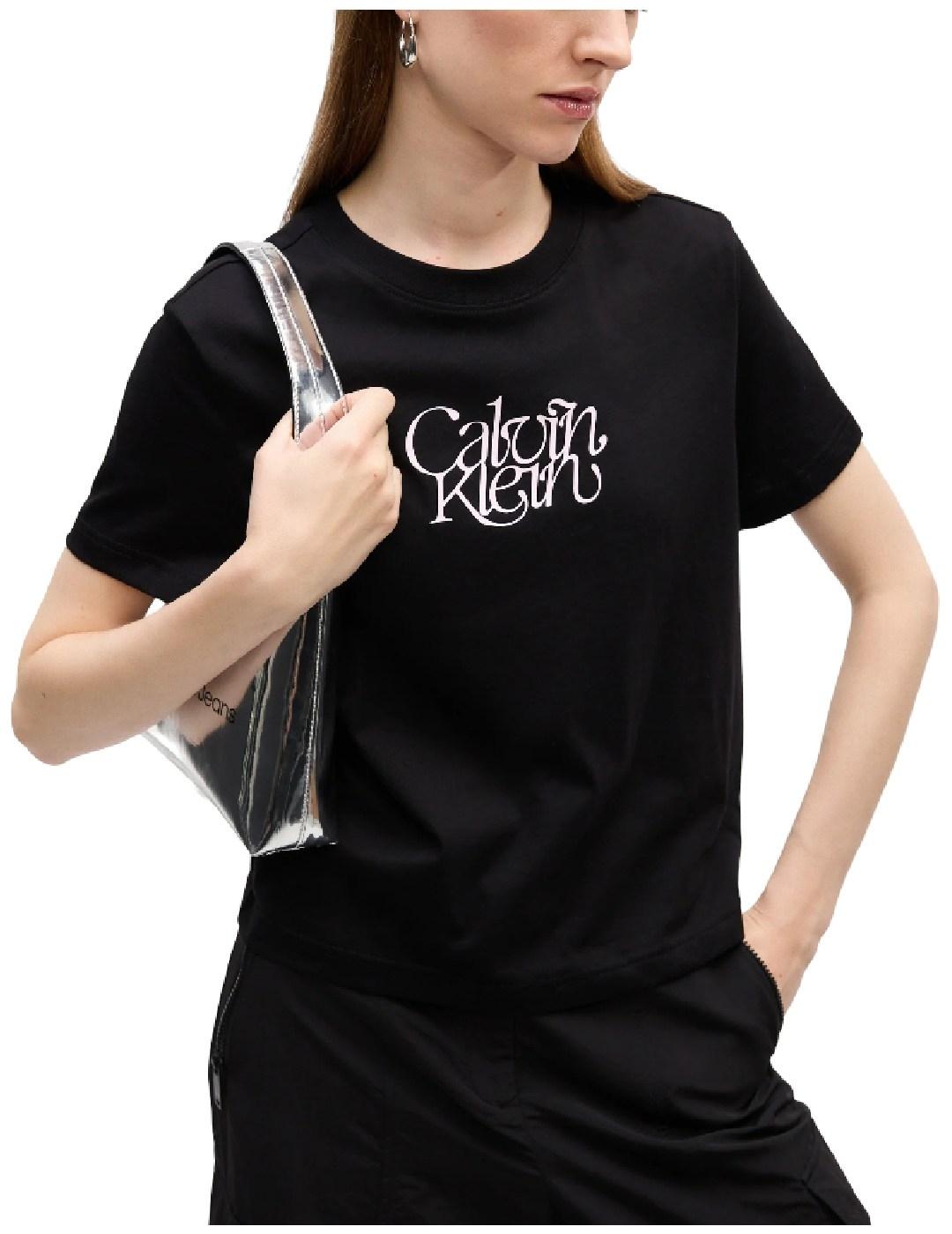 Camiseta Fitted Script Calvin Klein