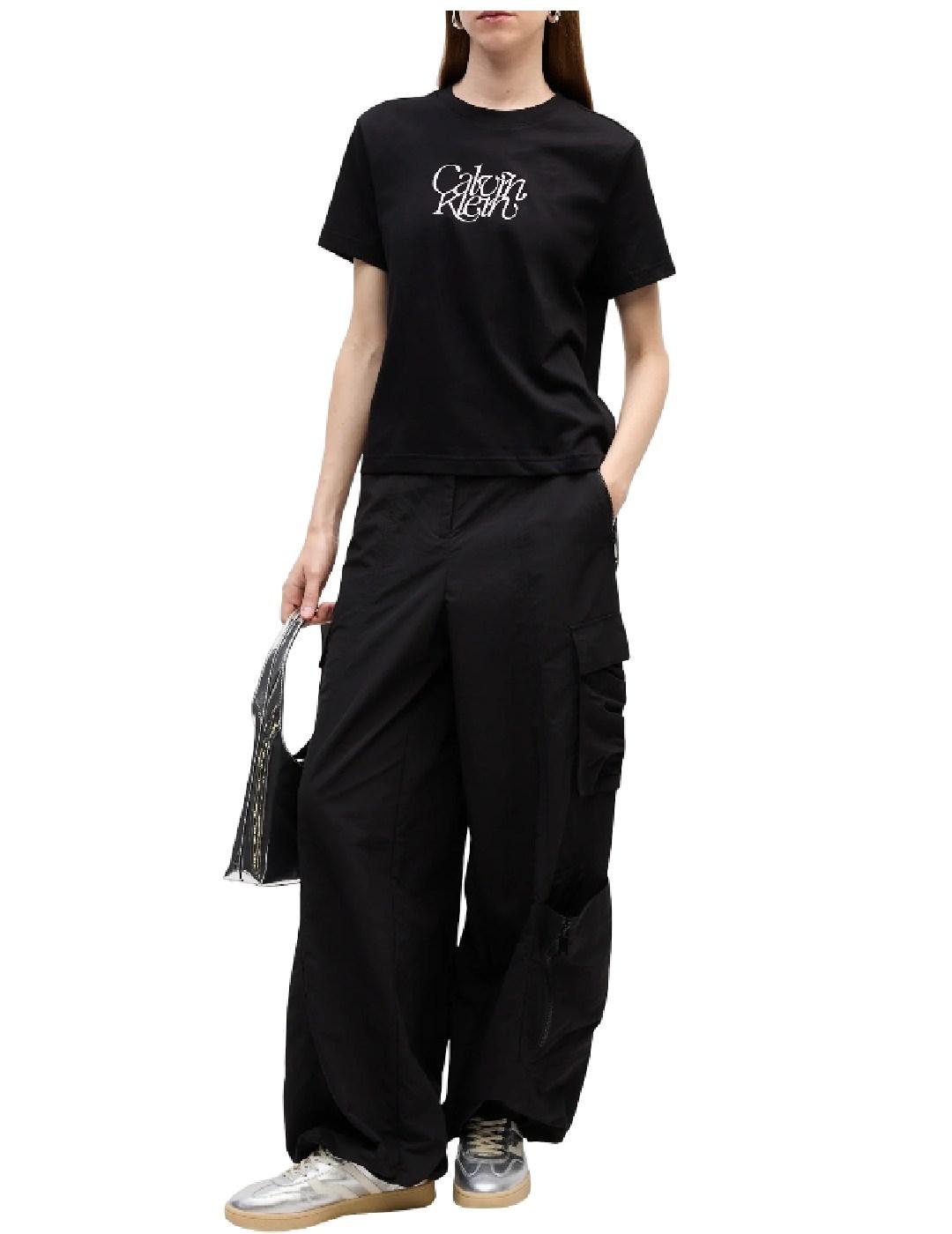 Camiseta Fitted Script Calvin Klein