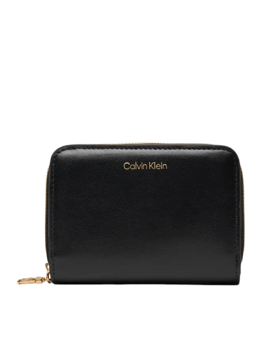 Cartera medium flap zip Calvin Klein
