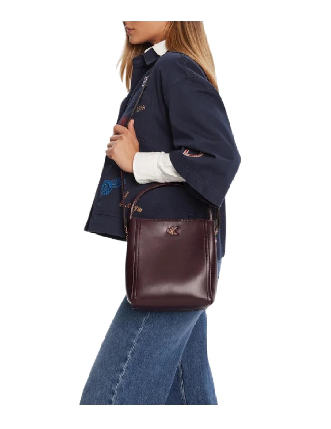 Bolso Bucket Calvin Klein